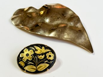 A Pair Of Vintage Brooches - Damascene And Brass