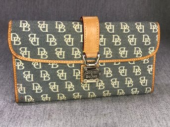 Beautiful DOONEY & BOURKE Long Wallet - Gray DB Fabric - Vachetta Leather Lining - Very Nice Wallet - NICE !