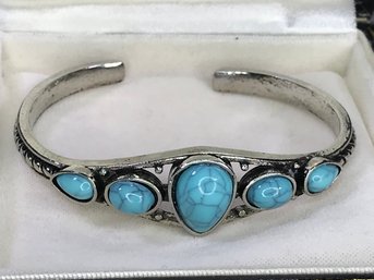 Very Pretty Sterling Silver / 925 Vintage Turquoise Navajo Style Bracelet - Very Nice Piece - Nice One !