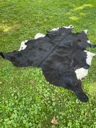 GORGEOUS LARGE BLACK & WHITE COWHIDE AREA RUG