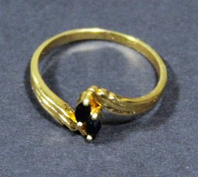 Vintage Gold Tone Ladies Ring Having Garnet Stones About Size 7