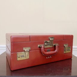 An Elegant Vintage Dale Leather Traveling Vanity Case