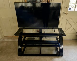 Samsung 43' Smart TV (2020) & Samsung Soundbar On Contemporary Stand