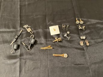 Mens Lot Of Tie Clips, Cuff Links, Luggage Locks