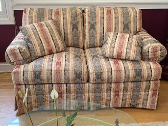 Loveseat With 2 Throw Pillows