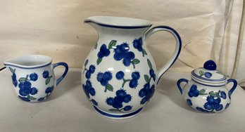 Vintage April Cornell Blueberry Jug, Creamer & Sugar Bowl With Two Handles & Lid On Top Made In China. D2- KD