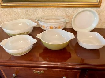 Vintage Pyrex Collection Including Graduating Mixing Bowls, Pie Plate & Oval Baker