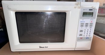 Magic Chef 950W Microwave With RS Concave Reflex System, Turnstyle And Glass Insert - Model MCM7950SW