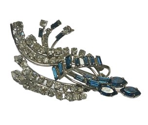 Vintage Rhodium Plate Rhinestone Brooch In Blue And White