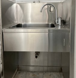 Stainless Steel Sink With Grohe Hardware - Lower Level