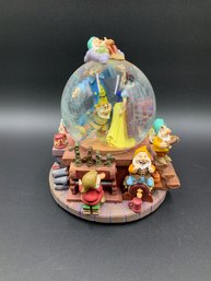 Snow White Musical Glitter Globe Lot 1