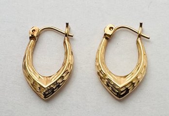 PRETTY 14K GOLD BRIGHT CUT V SHAPPED SMALLER SIZE HOOP EARRINGS