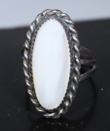 Vintage Southwestern Native American Indian Mother Of Pearl Ring Size 6.5