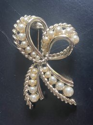 Vintage Bow Pin With Pave Pearl Inlay - In Silver Tone Setting