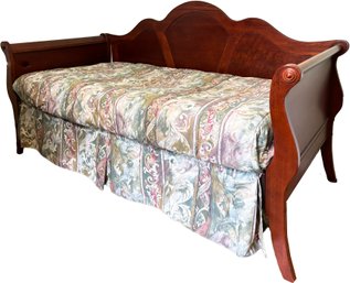 A Lovely Mahogany Day Bed With Trundle - Possibly Ethan Allen