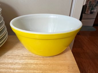 Yellow Pyrex 1.5 Quart Bowl