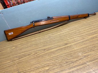 Vintage Kadet Trainen BB Rifle. Parris Mfg. Co. Svannah, Tenn. Wood Stock. Original Shoulder Strap. Excellent!