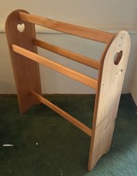 Wood Blanket/quilt Holder With Hearts