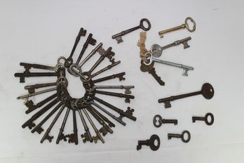 Key Ring Plus Full Of Antique Keys - Lot 2
