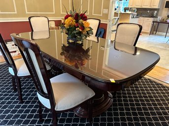 Beautiful Diningroom Table And 6 Chairs