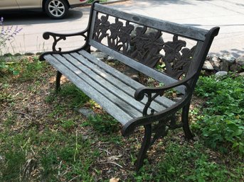 Lovely Vintage Park / Garden Bench - Wonderful Ornate Cast Iron Sides With Wood Slats - Very Nice (1 Of 2)