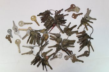 Five Full Rings Plus Of Mixed Vintage Car & Lock Keys - Lot 6