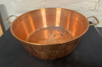 Large Round Copper Mixing Bowl With Two Side Handles. FL/E2