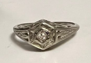 ANTIQUE 18K WHITE GOLD SMALL DIAMOND RING