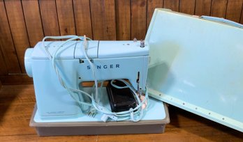 Vintage Singer Portable Sewing Machine ~Turquoise ~ Model 348