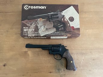 VINTAGE In Box CROSMAN 38T .177 Cal. 6 Shot CO2 Pellet Air Gun Revolver