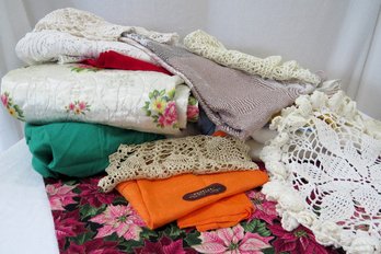 A Grouping Of Vintage Table And Bed Linens