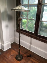 Wonderful Vintage Standing Floor Lamp With Caramel Slag Leaded Glass Shade - Working Condition - Very Nice !