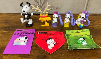 Lot Of Snoopy And Woodstock Keychains And Pins