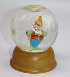 The First Limited Edition Disney Crystal Snow Globe Collection 'Happy'