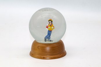 The First Limited Edition Disney Snow Globe Collection 'Goofy'