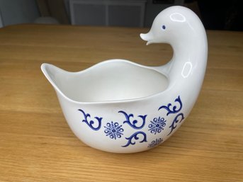 (2 OF 6) VINTAGE MCM EVA ZEISEL IRONSTONE STRATFORD PORCELAIN BIRD SERVING BOWL-SCHMID NKT, JAPAN