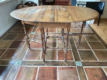 Vintage Gate Leg Drop Leaf Oval Table