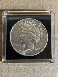 Beautiful 1924 Silver Peace Dollar In Plastic Case