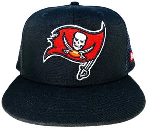 New Era Tampa Bay Buccaneers Snapback Cap (NEVER WORN)