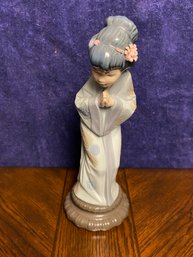 Lladro 'Japonesita Sayonara' Figurine