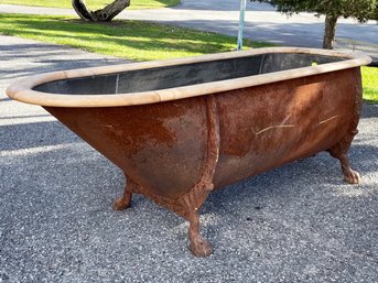 A Magnificent 19th Century French Copper Lined  Bath Tub With Oak Trim