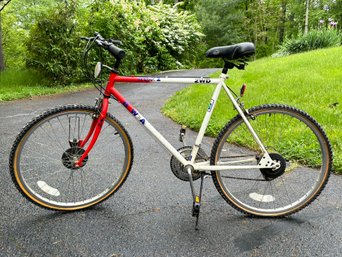 A BWA Traxx2 Road Bicycle