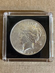 Beautiful 1922 Silver Peace Dollar In Plastic Case