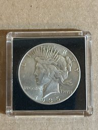 Beautiful 1935 Peace Silver Dollar In Plastic Case