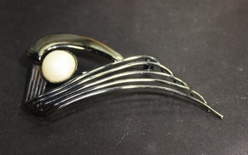 Large 1980s Black Tone Faux Pearl Brooch