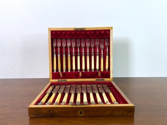 Hors, D' Overs Set In Wooden Case