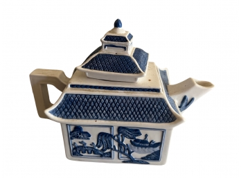 Christopher Johnson Blue Willow Pagoda Tea Pot