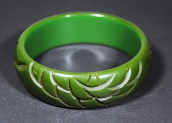 Vintage Green Carved Bakelite Plastic Bangle Bracelet