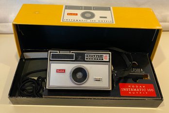 Kodak Instamatic 100 Outfit