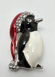 CUTE SILVER TONE CHRISTMAS PENGUIN BROOCH